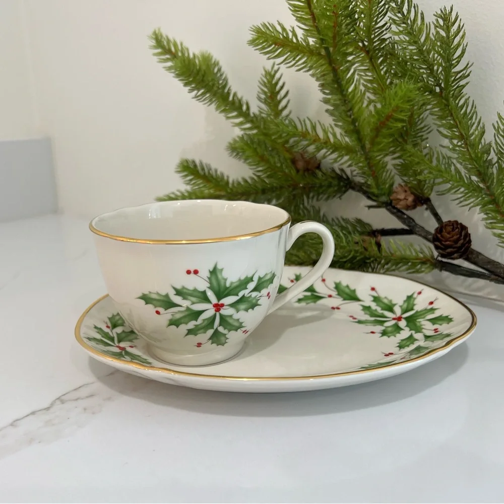 Lenox Holiday Fluted Cup and Dessert Plate Set - Picture 10 of 14